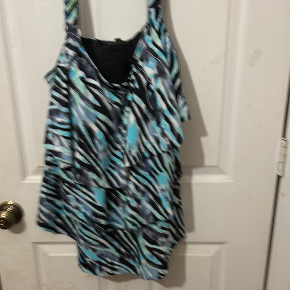 Avenue Women's Blue and Black Patterned Swim Top SZ 20